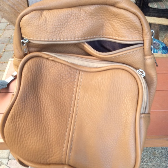 Leather sling travel bag Mexico multiple zip slots - Picture 4 of 4